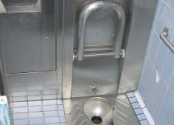 Notation toilettes de WC publics du port, à Hyères