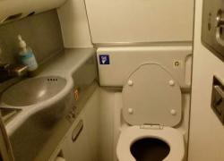 Notation toilettes de Boeing 777, à Roissy